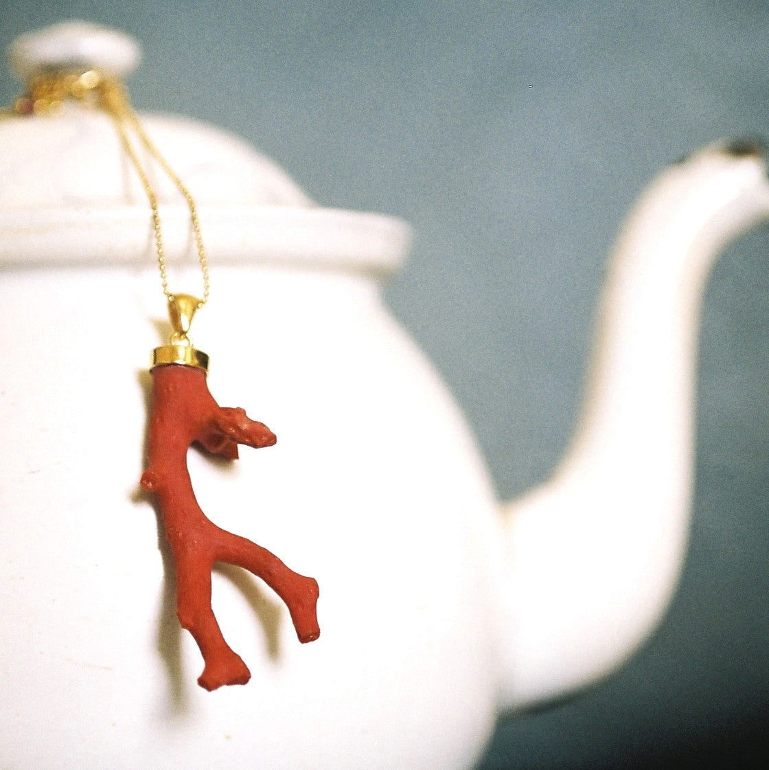 TIMELESS RED RAW CORAL GOLD PENDANT
