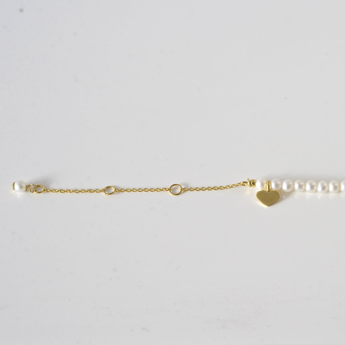 CHARM & PEARL BRACELET