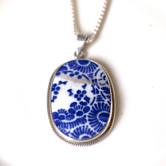 *SHANGHAI PORCELAIN MOTIF LONG PENDANT