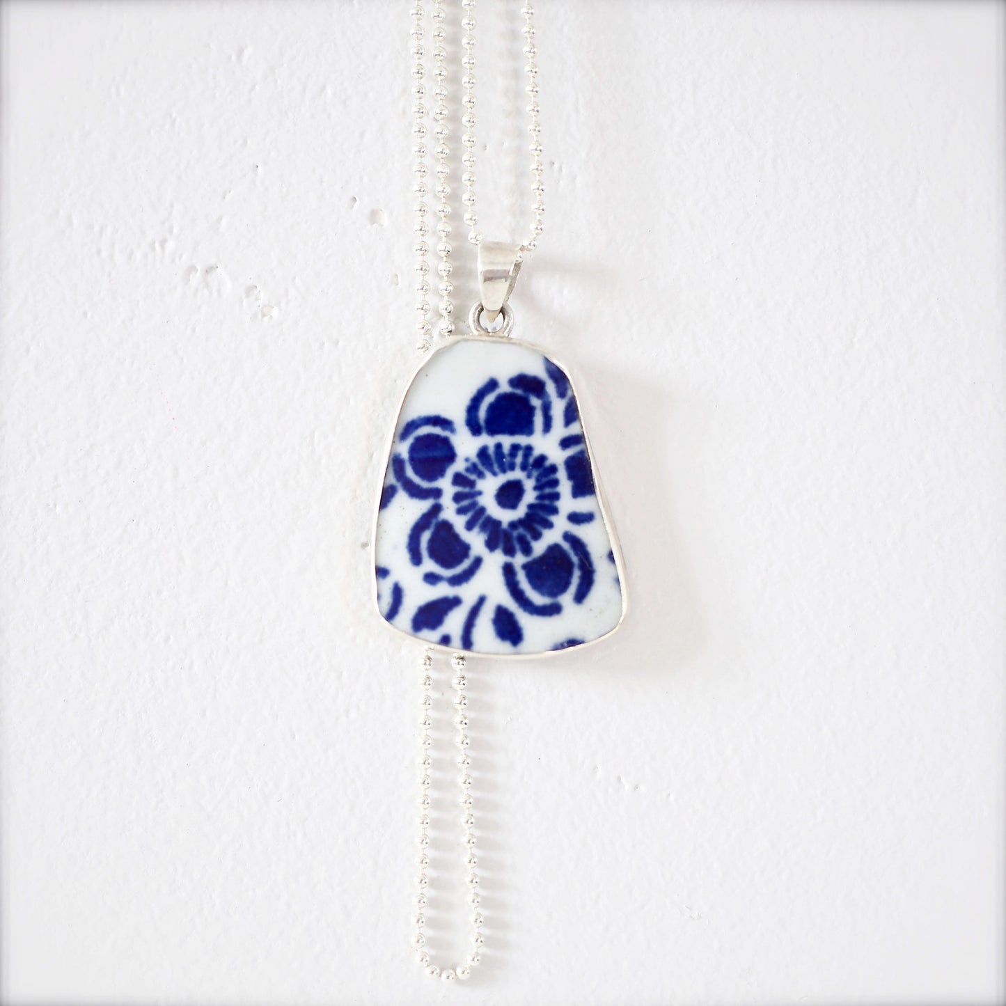 *SHANGHAI PORCELAIN MOTIF PENDANT