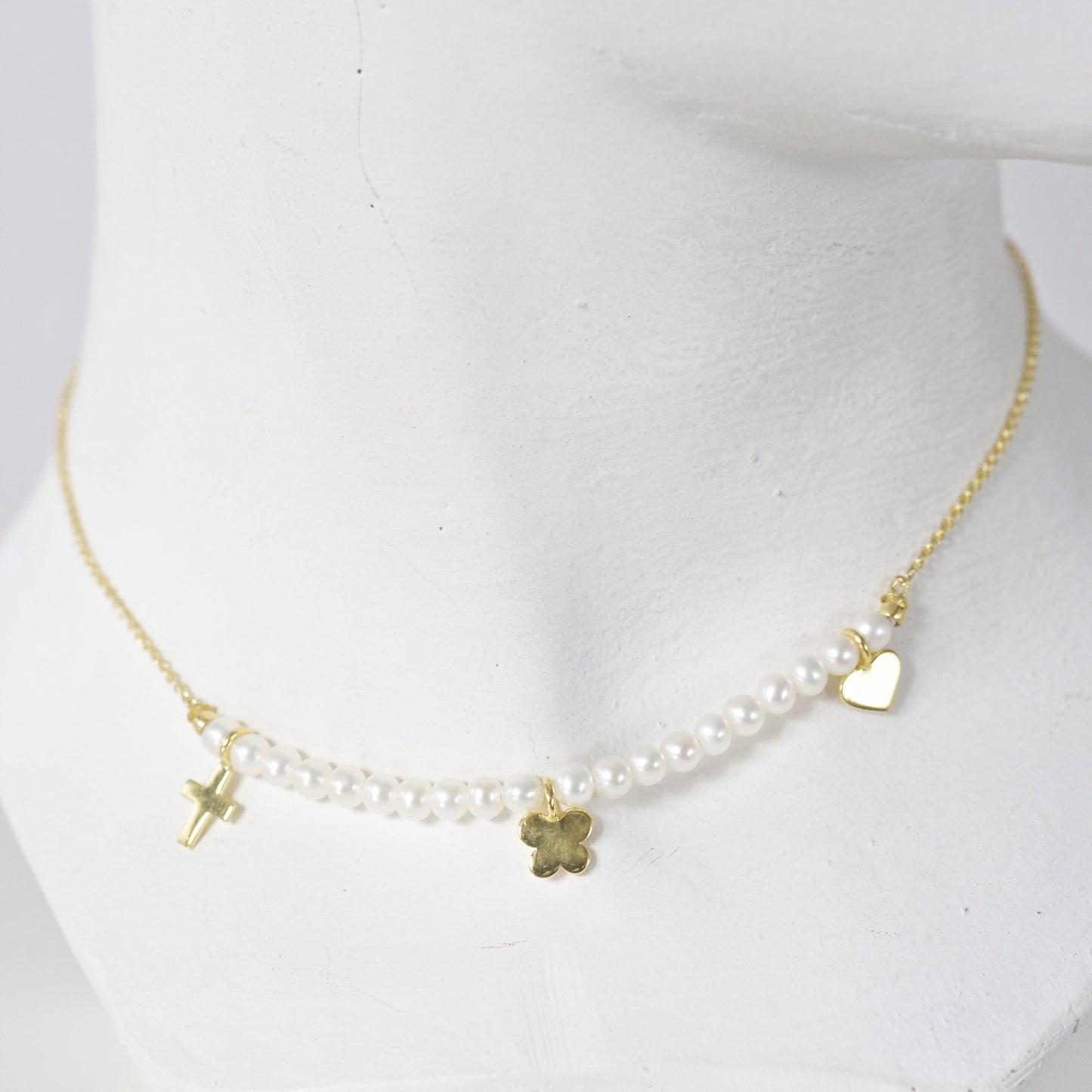CHARM & PEARL NECKLACE
